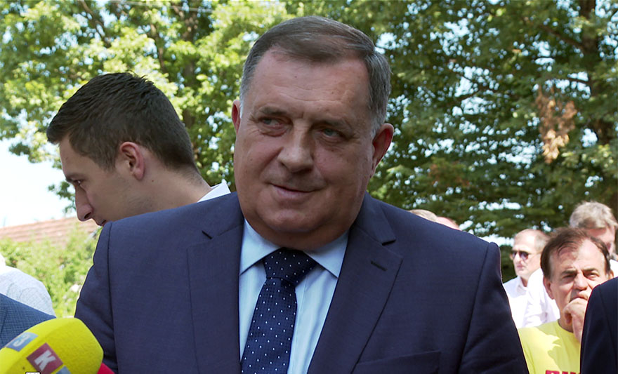 milorad dodik smijeh.jpg